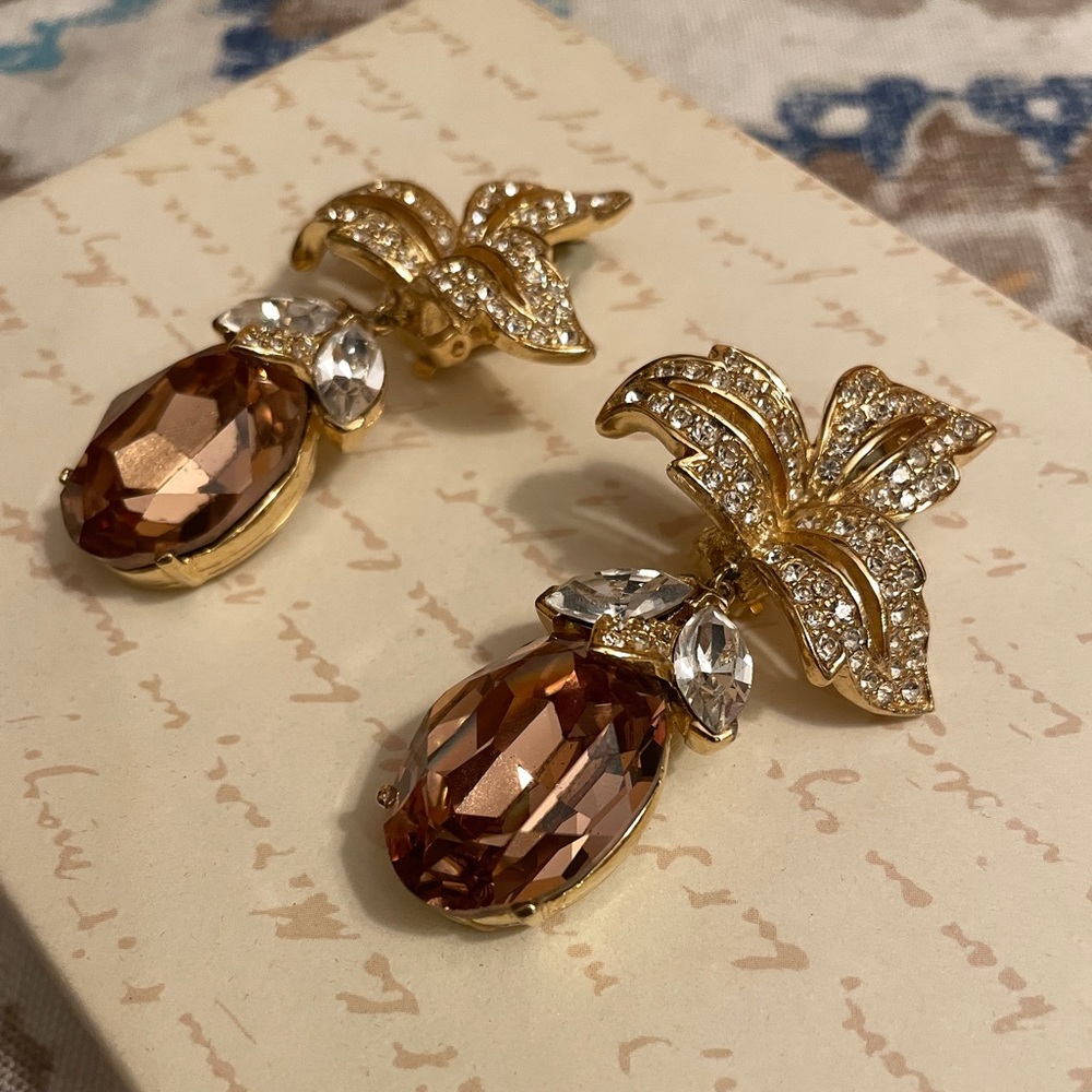 Stunning Ornate Gold Dangling Costume Jewelry Clip-on Earrings